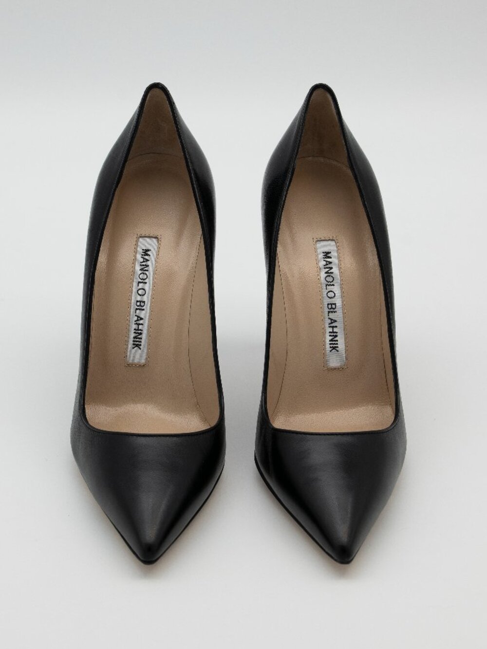 Manolo Blahnik BB 105 Pointed Toe Pumps in Black Smooth Calfskin Size 36